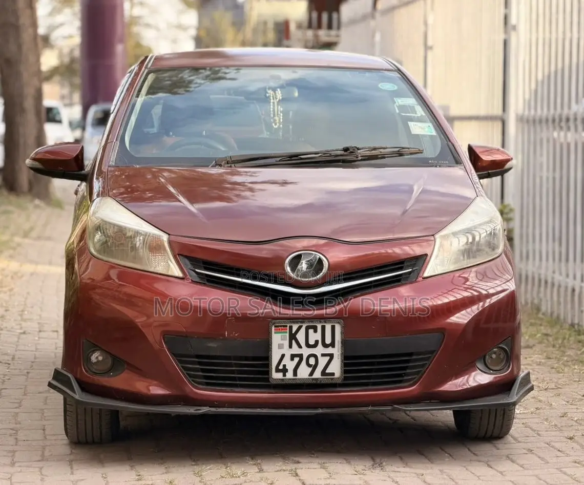 Toyota Vitz 1.3 FWD 5dr 2012 Maroon