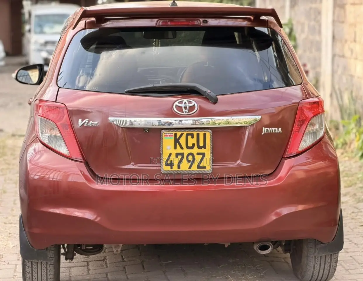 Toyota Vitz 1.3 FWD 5dr 2012 Maroon