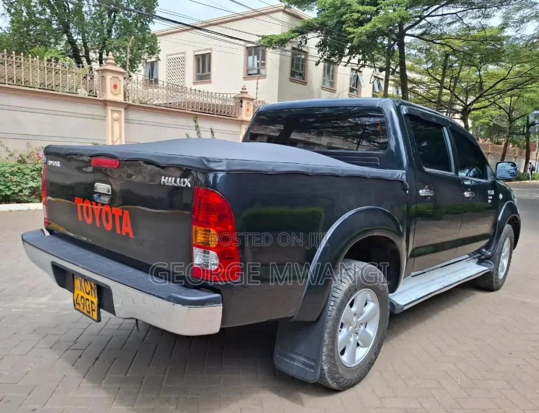 Toyota Hilux 2010 Black