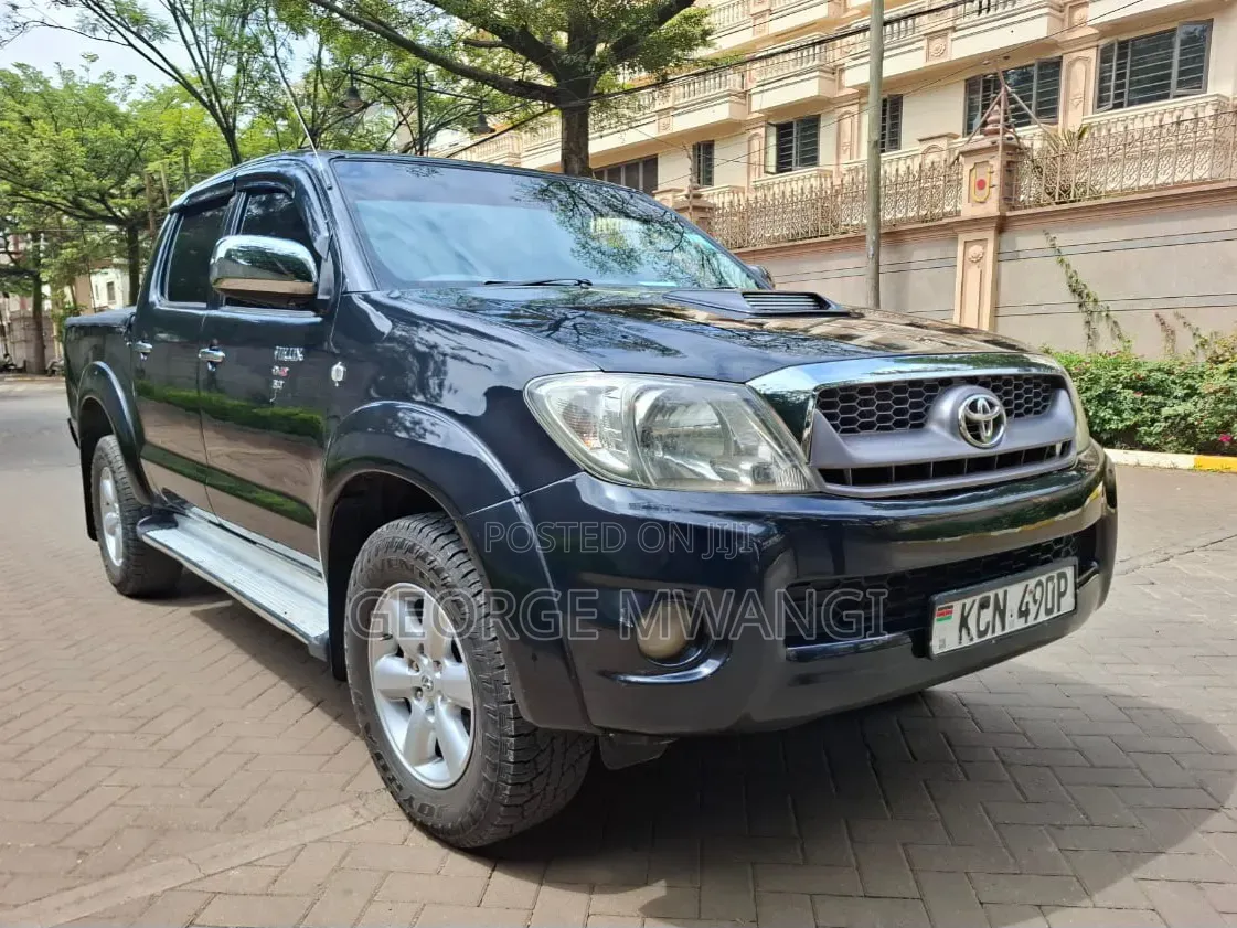 Toyota Hilux 2010 Black