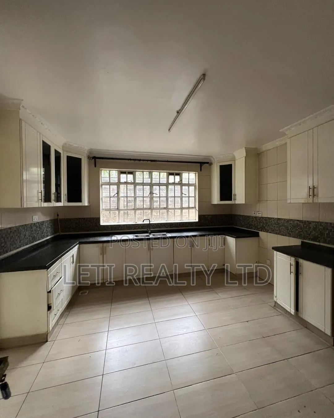 5bdrm Townhouse / Terrace in Maziwa for rent