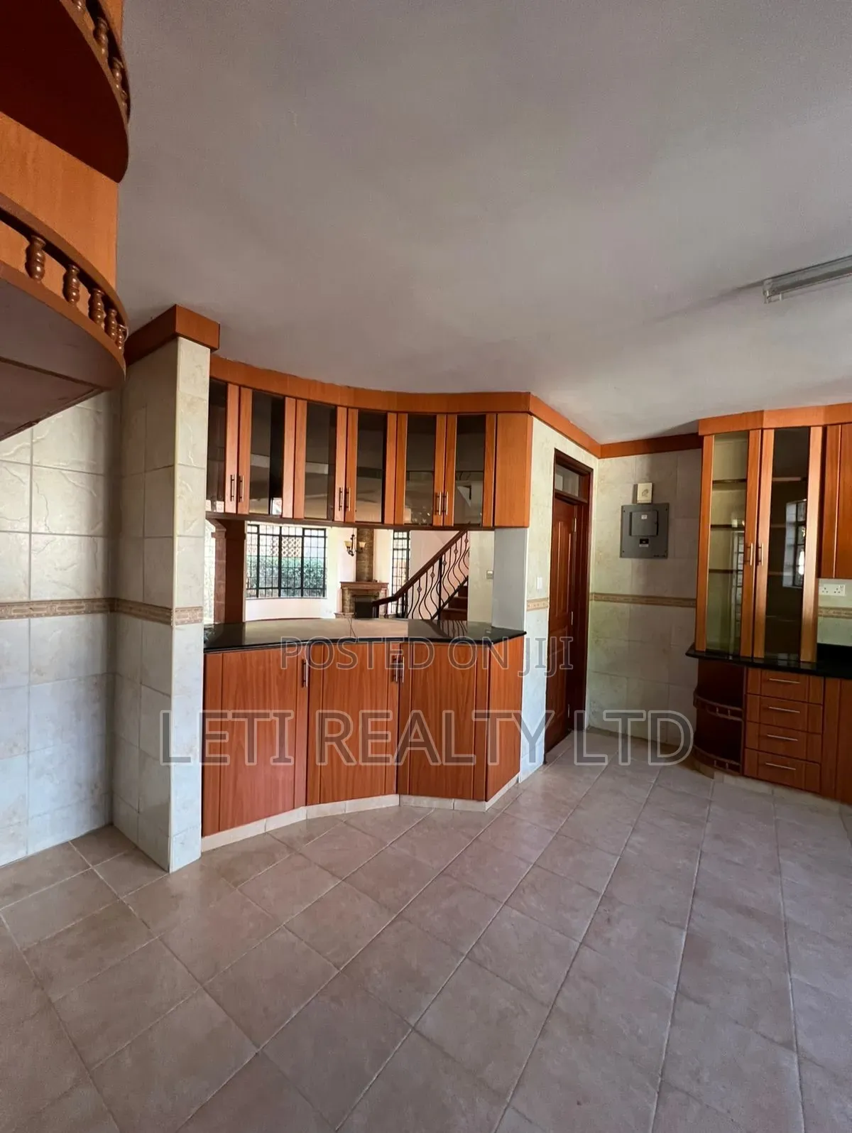 5bdrm Townhouse / Terrace in Maziwa for rent