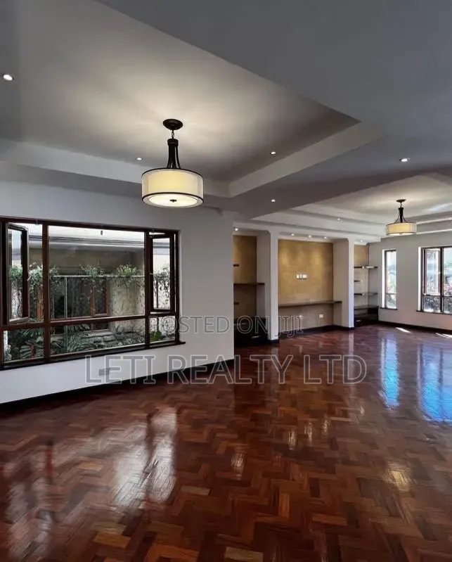 5bdrm Townhouse / Terrace in Muthangari for rent