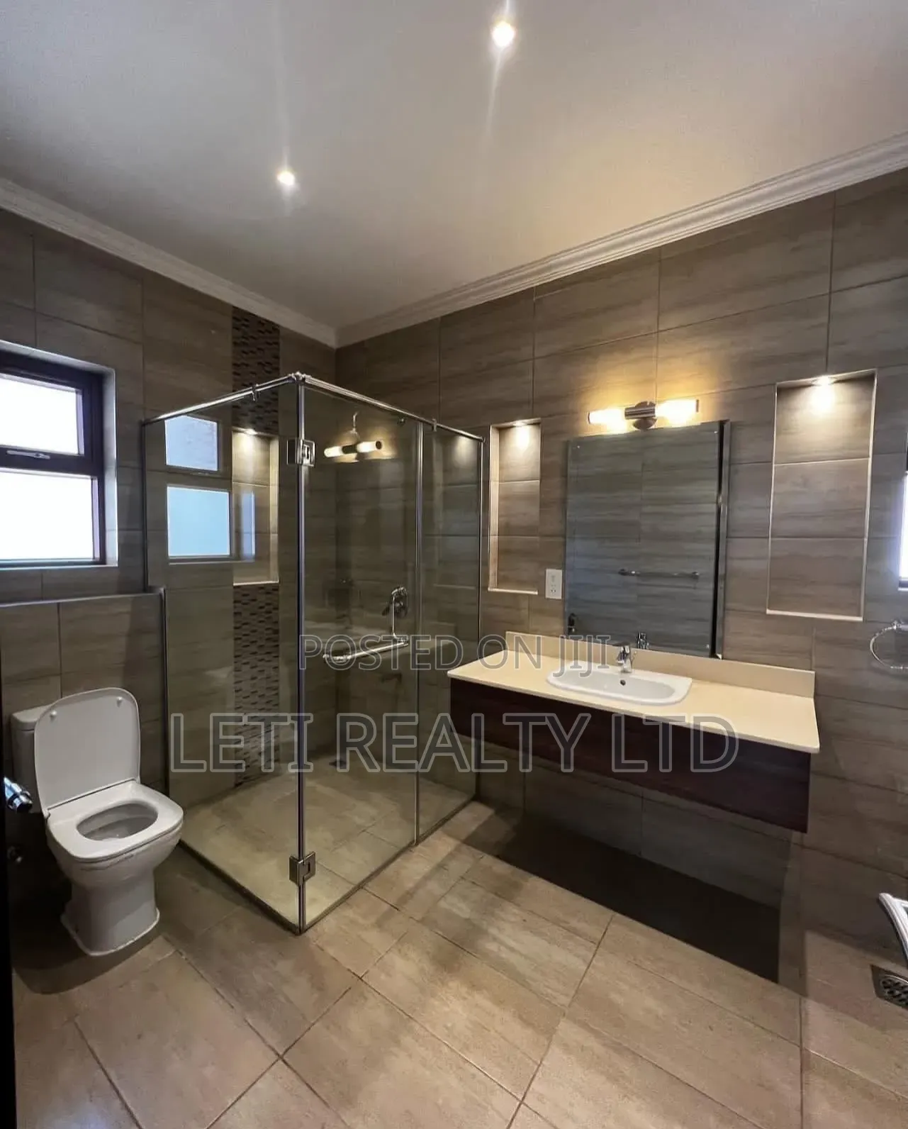 5bdrm Townhouse / Terrace in Muthangari for rent
