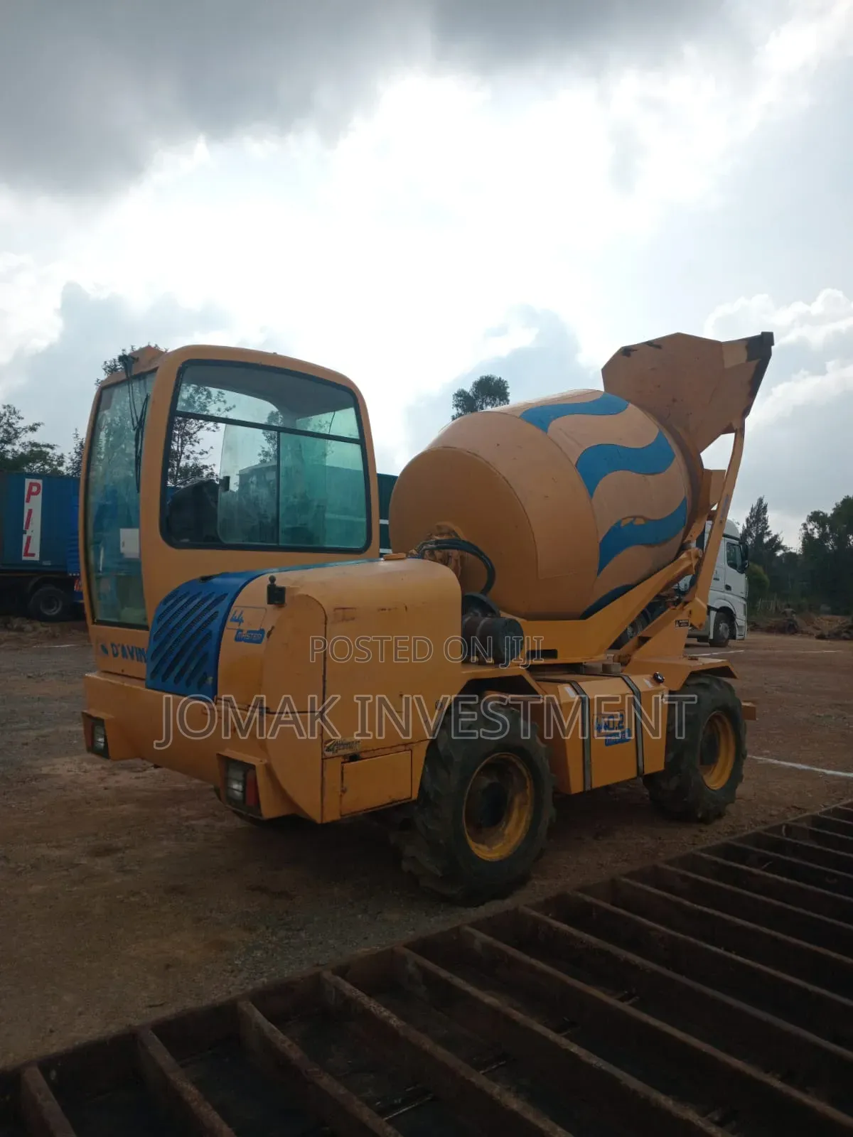 Self Loading Concrete Mixer for Hire