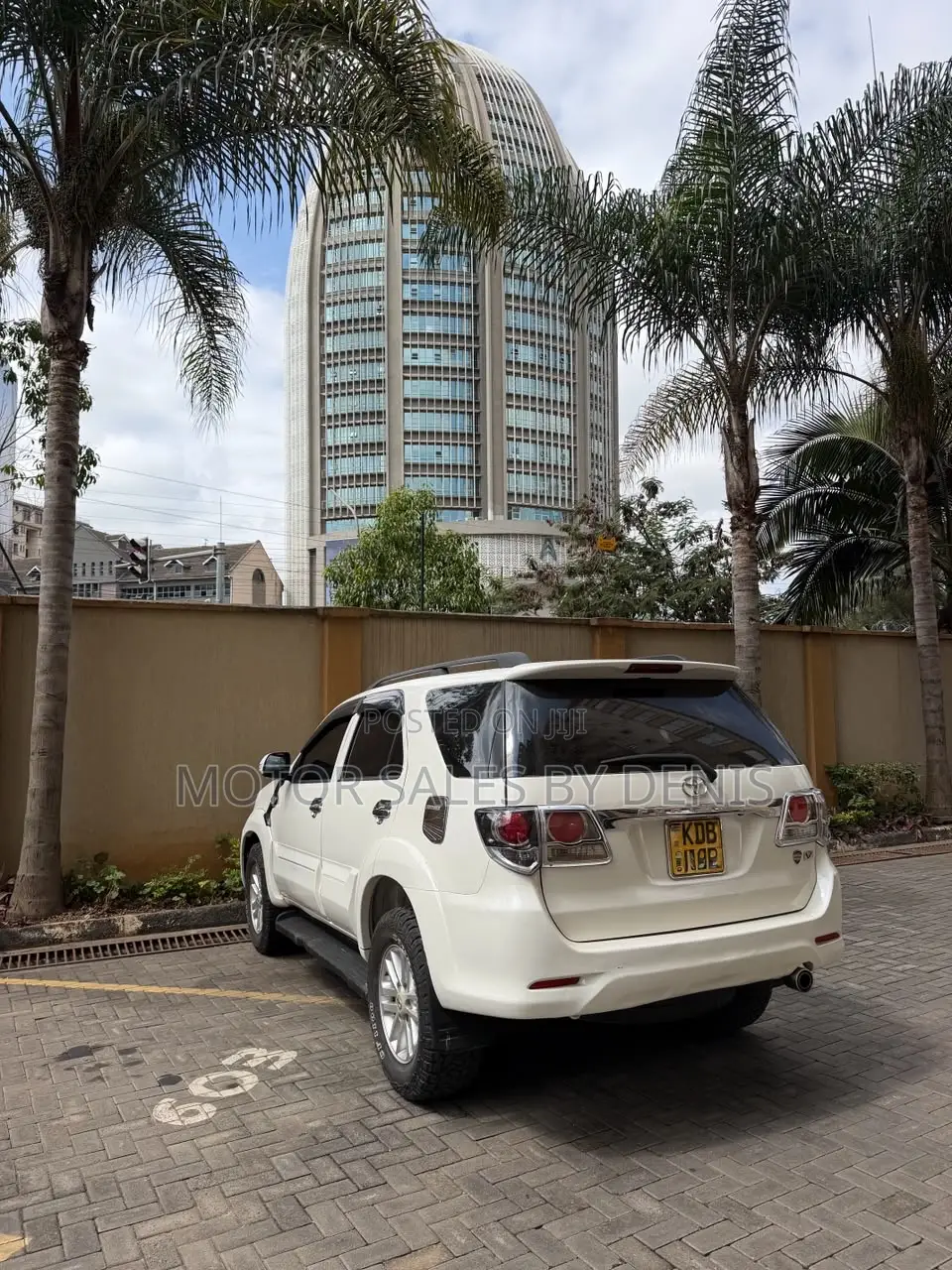 Toyota Fortuner 2.7 AWD 2013 White