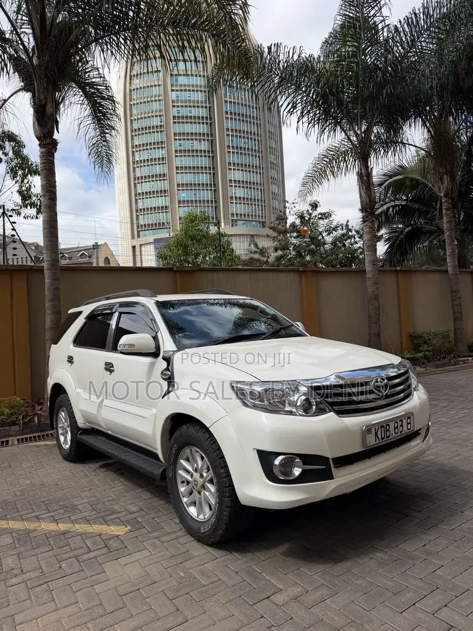 Toyota Fortuner 2.7 AWD 2013 White