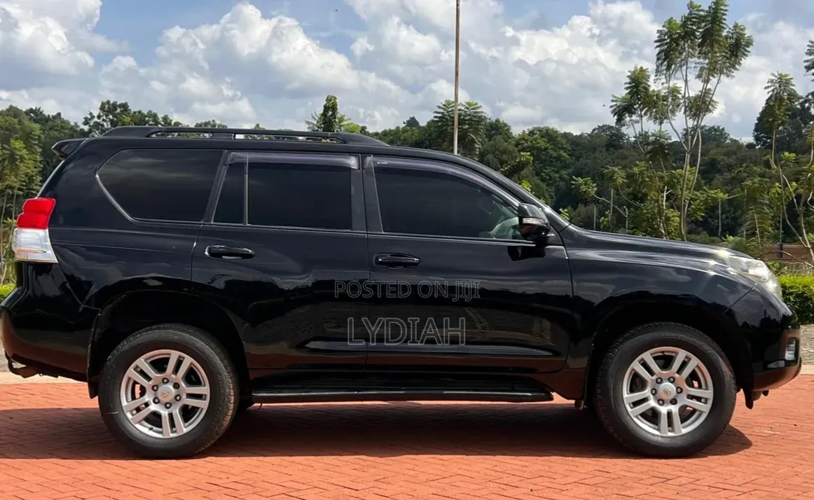Toyota Land Cruiser Prado 2011 Black