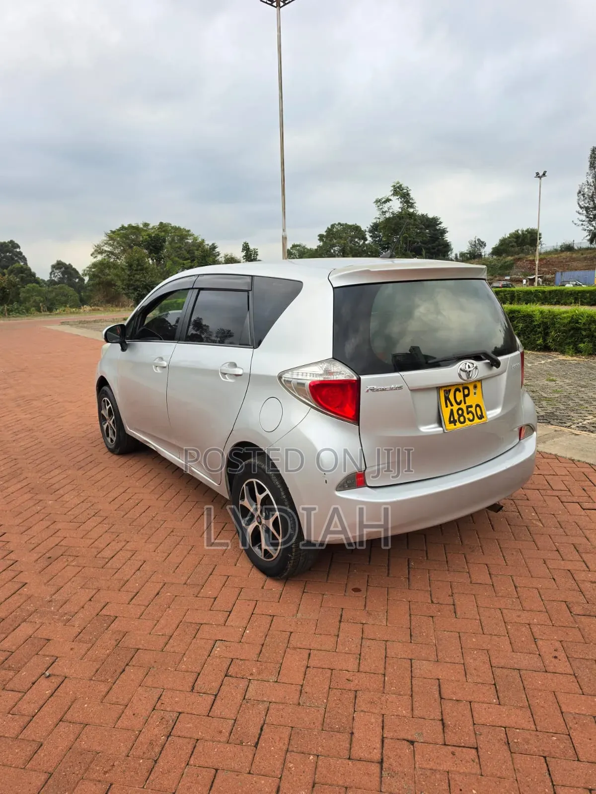 Toyota Ractis 2012 Silver