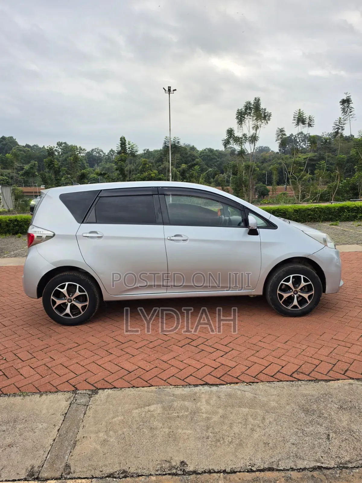 Toyota Ractis 2012 Silver