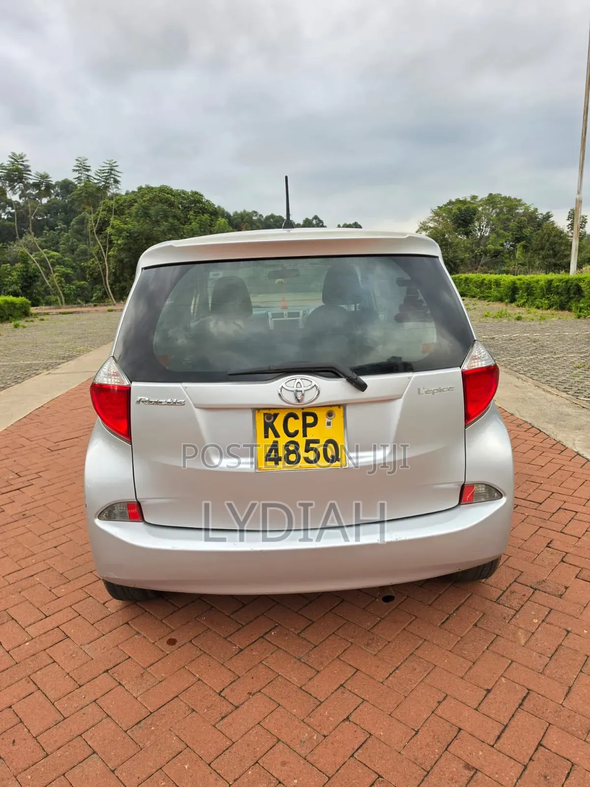 Toyota Ractis 2012 Silver