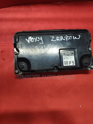 Toyota Voxy Zrr80w Engine Control Unit 2015 Model.