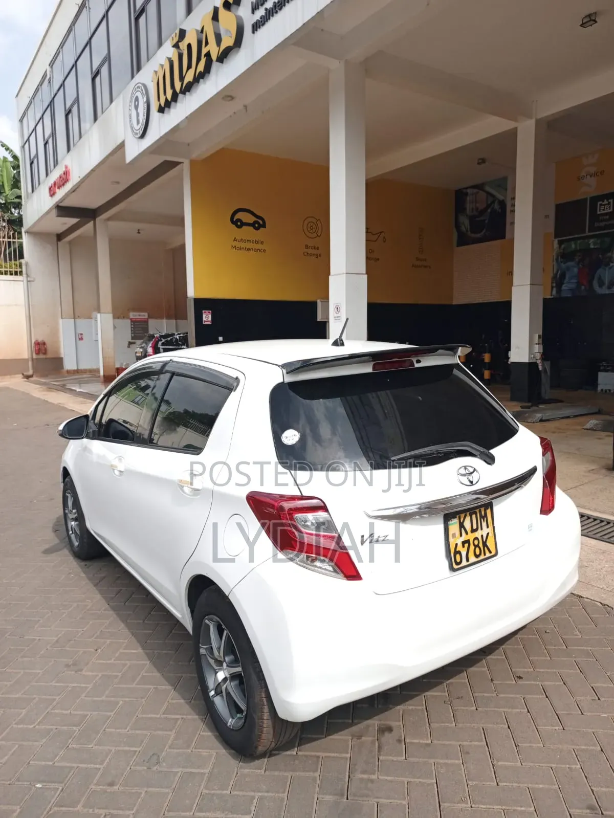 Toyota Vitz 2016 White