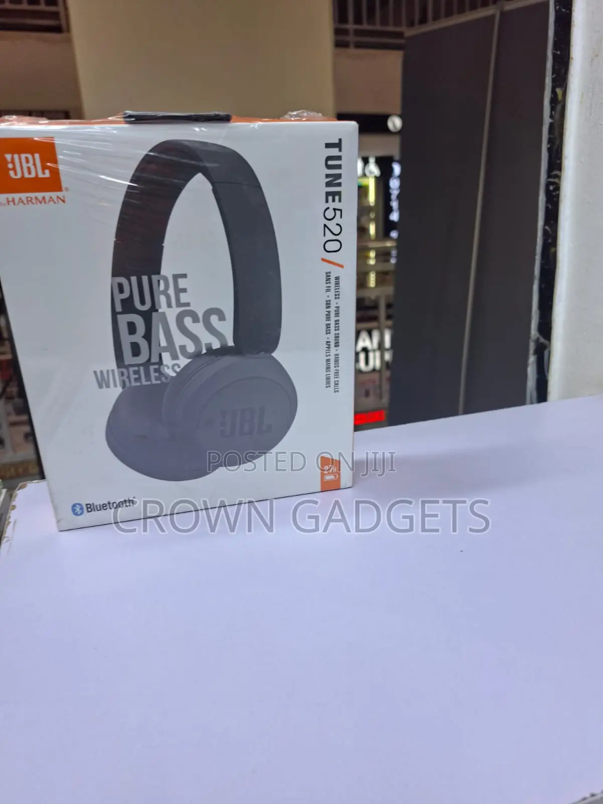 JBL Tune 520bt Wireless Headphones for Work and Entertainment