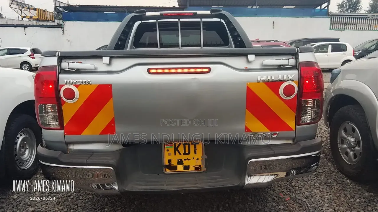 Toyota Hilux 2017 Gray