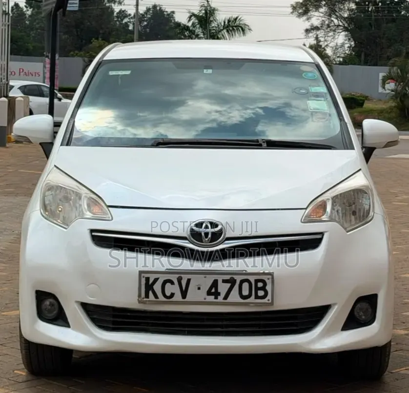 Toyota Ractis 2012 Pearl