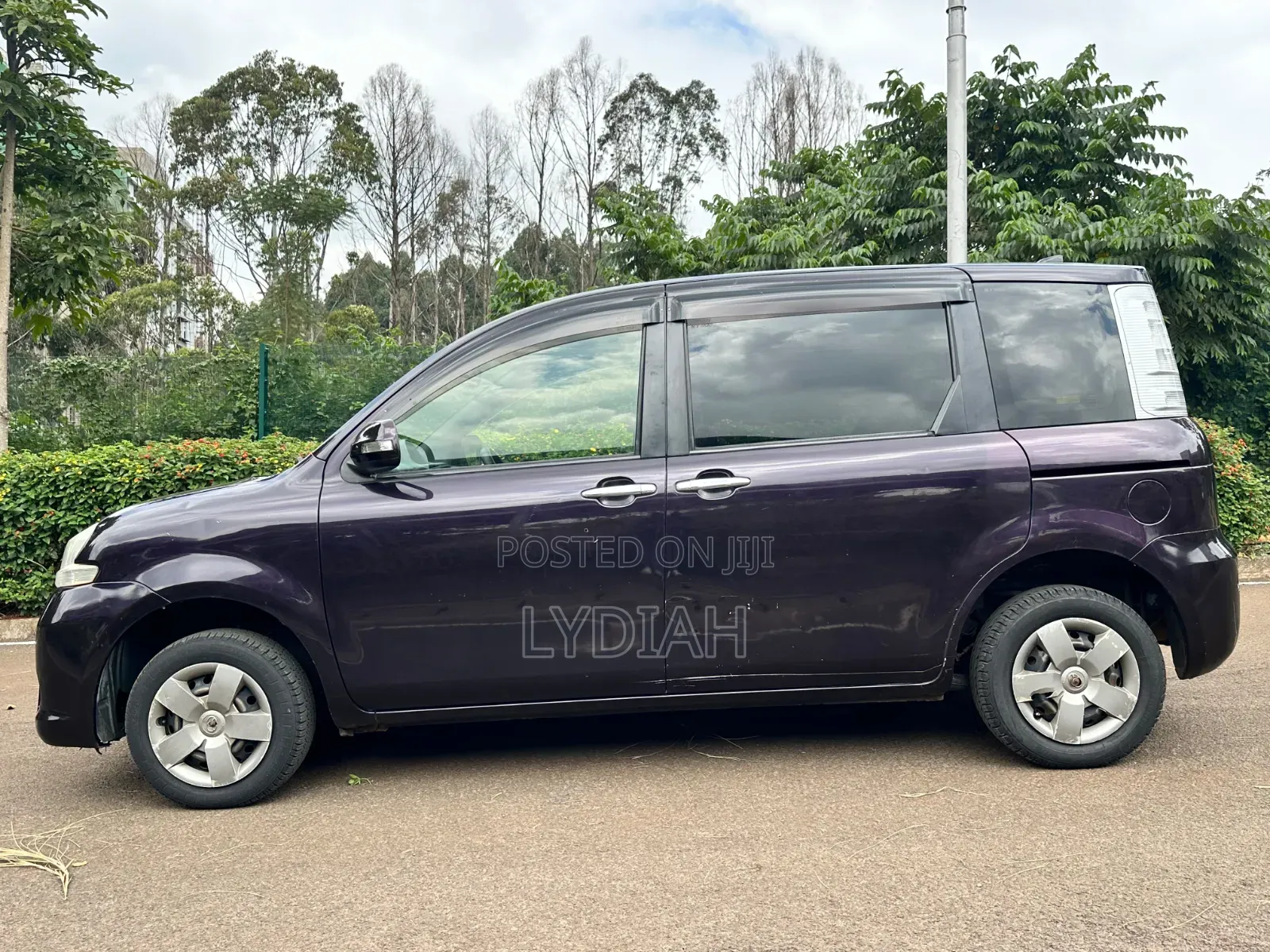 Toyota Sienta 2012 Purple