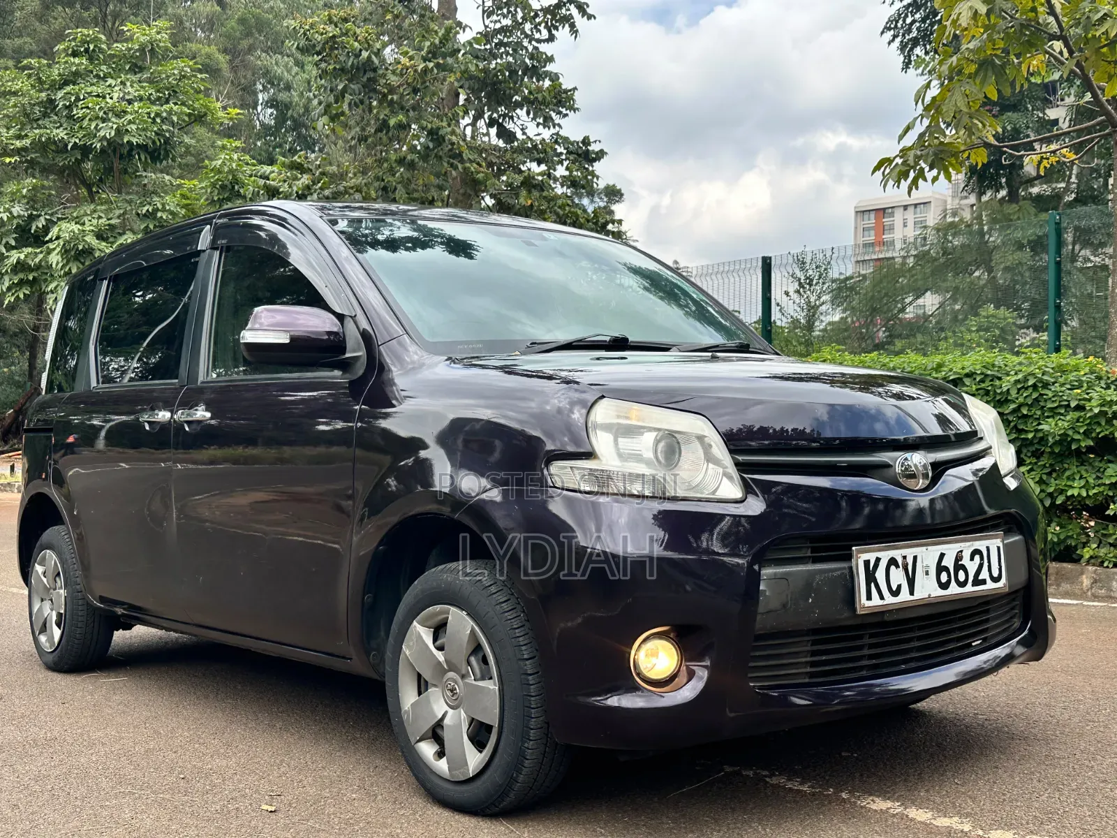 Toyota Sienta 2012 Purple