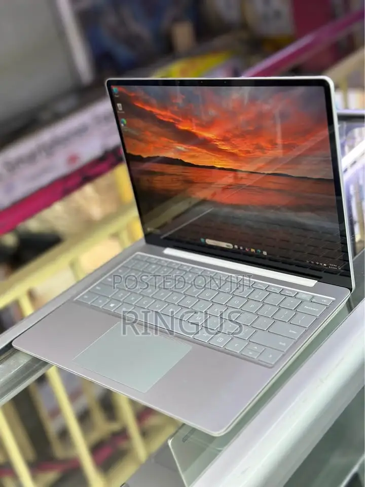 New Laptop Microsoft Surface Go 8GB Intel Core i5 SSD 256GB