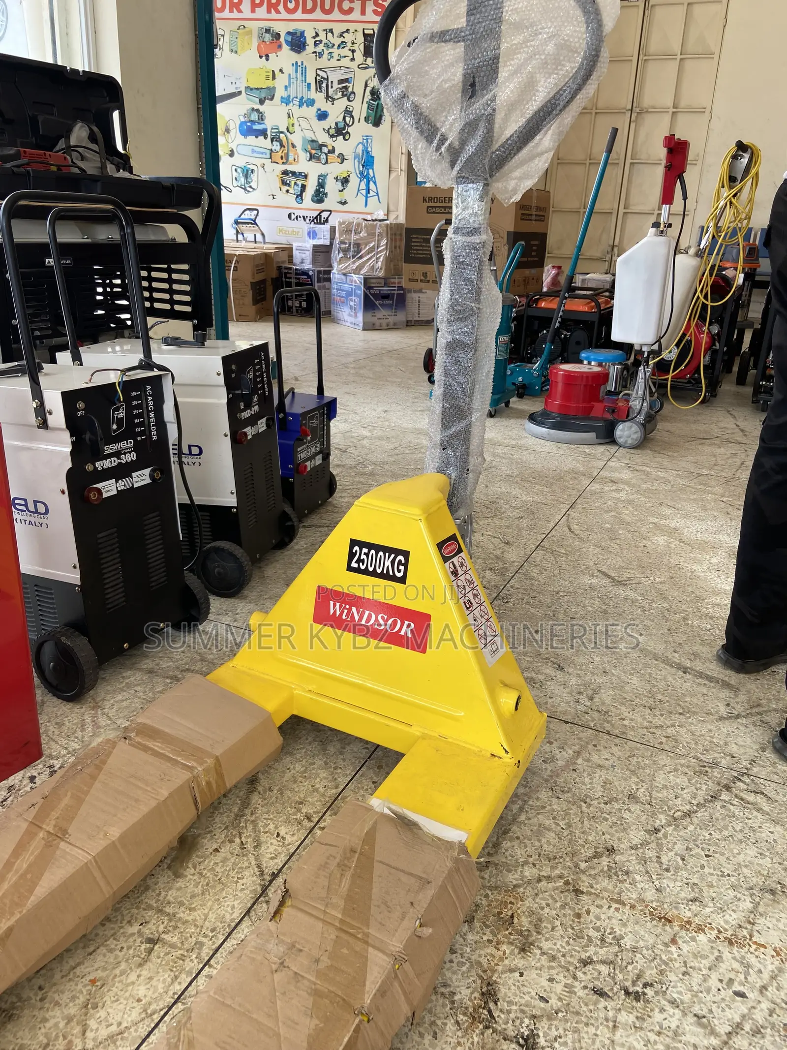 Windsor Manual Pallet Truck 2500kgs