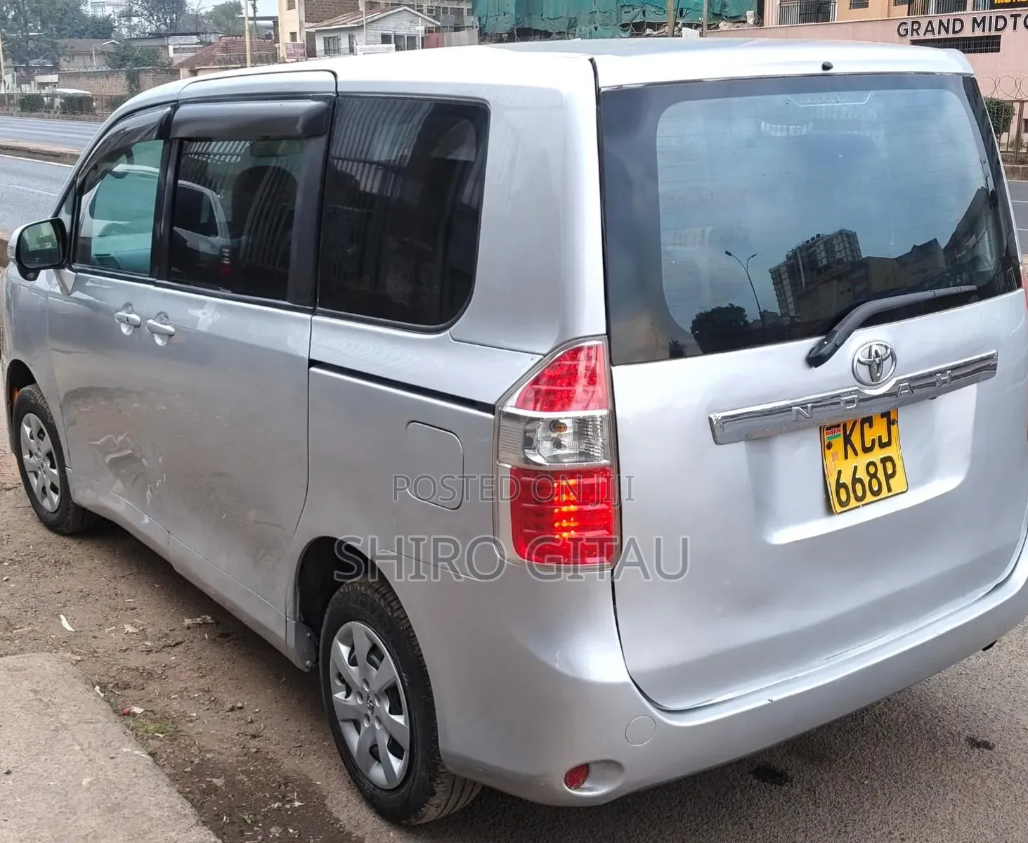 Toyota Noah 2009 Silver