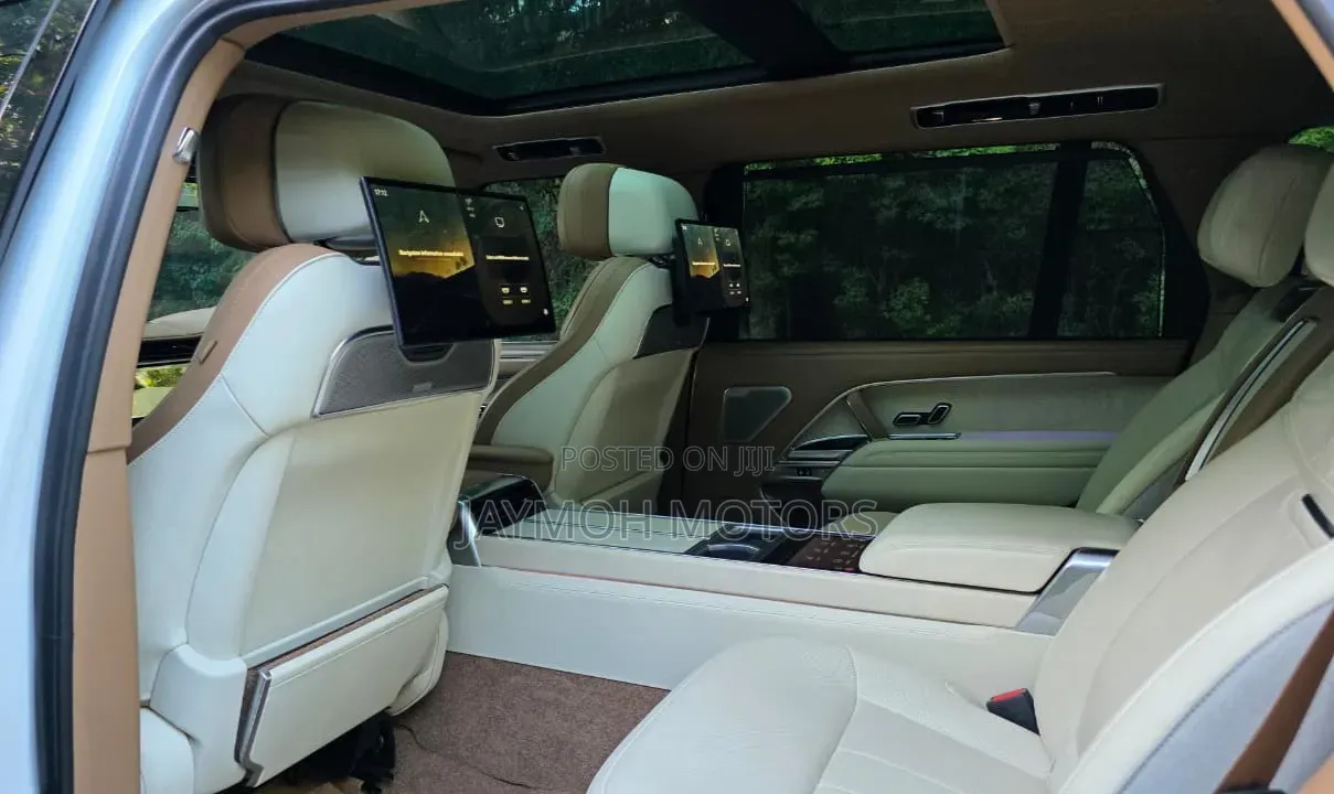 Land Rover Range Rover Vogue 2024 Gold