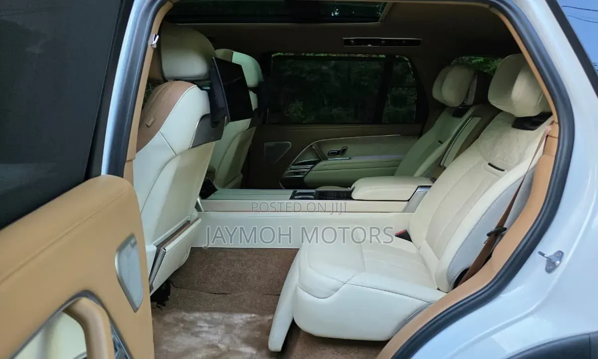 Land Rover Range Rover Vogue 2024 Gold