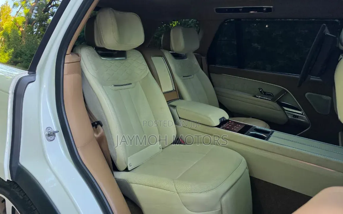 Land Rover Range Rover Vogue 2024 Gold