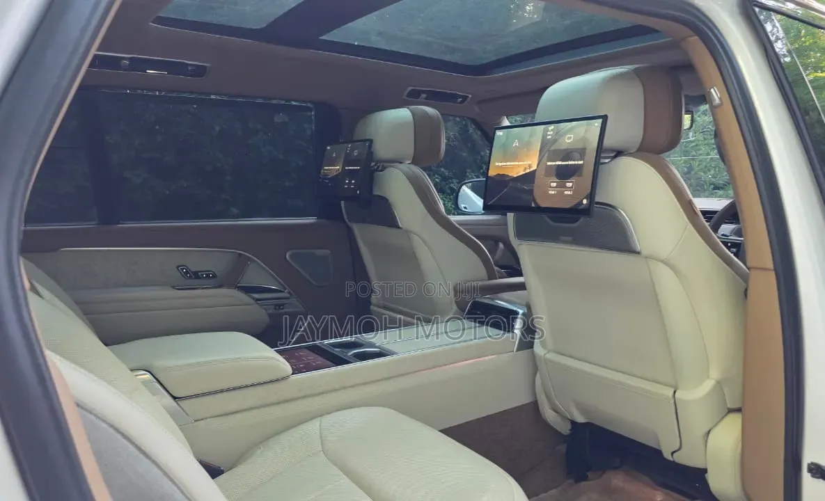Land Rover Range Rover Vogue 2024 Gold