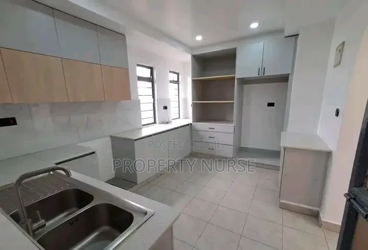 3bdrm Maisonette in Gateway Mall Area for rent