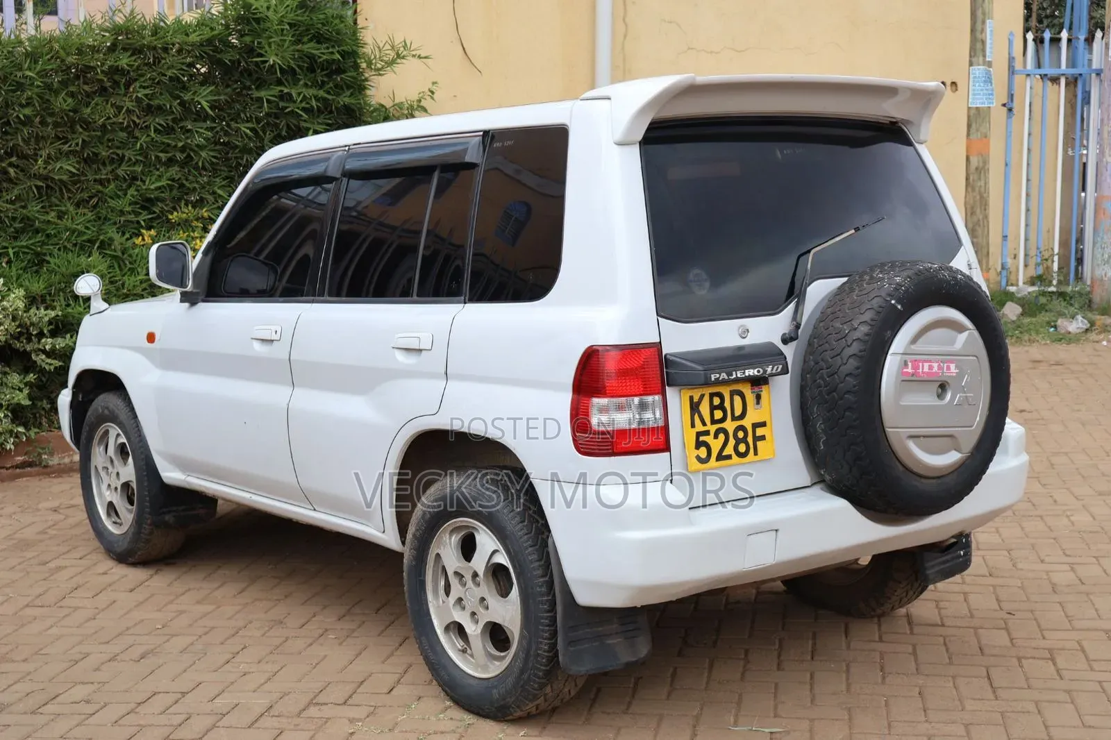 Mitsubishi Pajero IO 2001 White