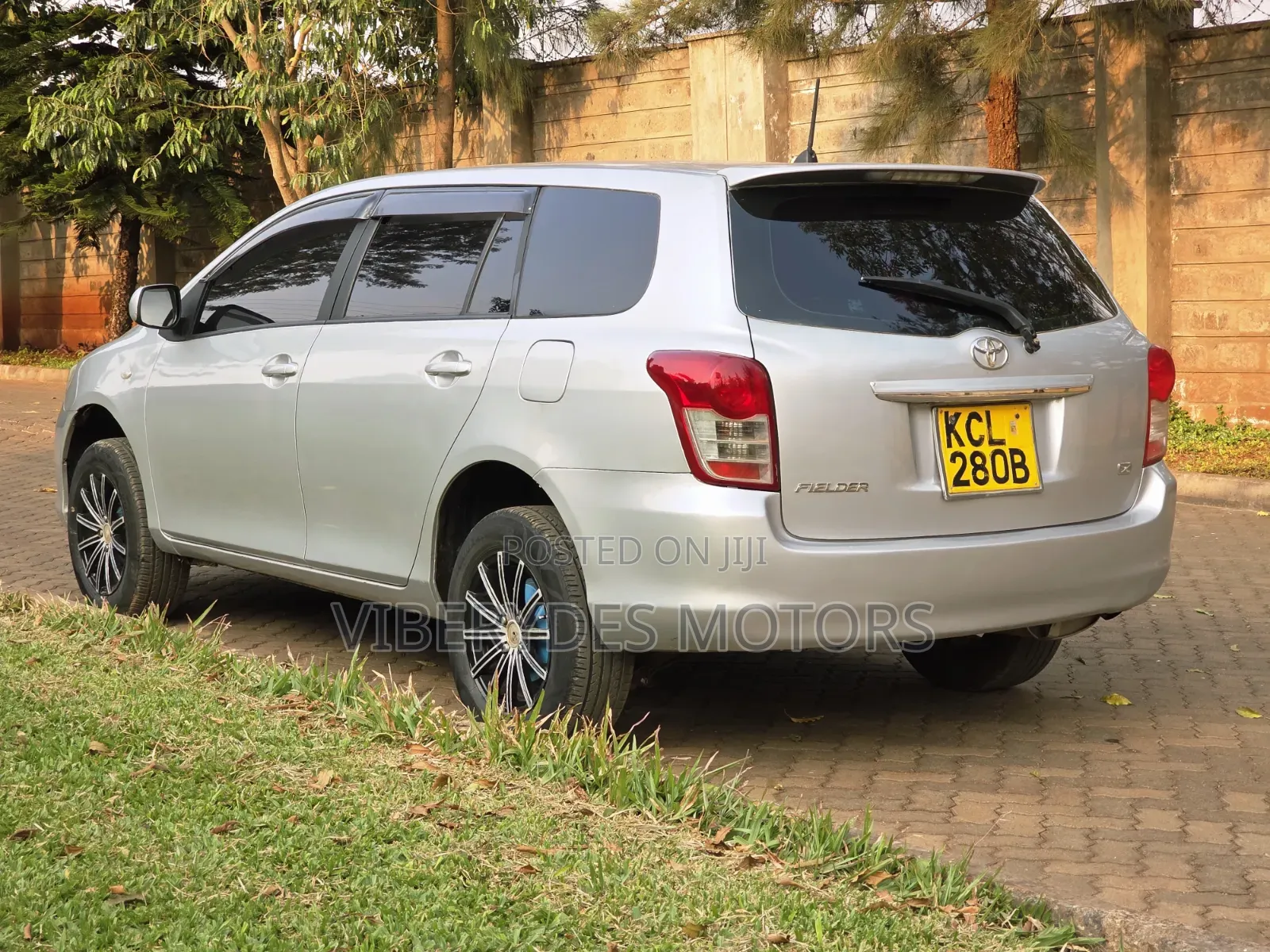 Toyota Corolla Fielder 2011 Silver