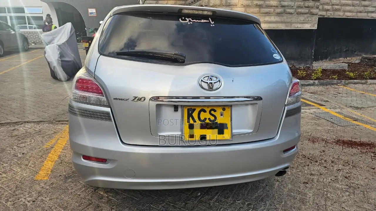 Toyota Mark X Zio 2011 Silver