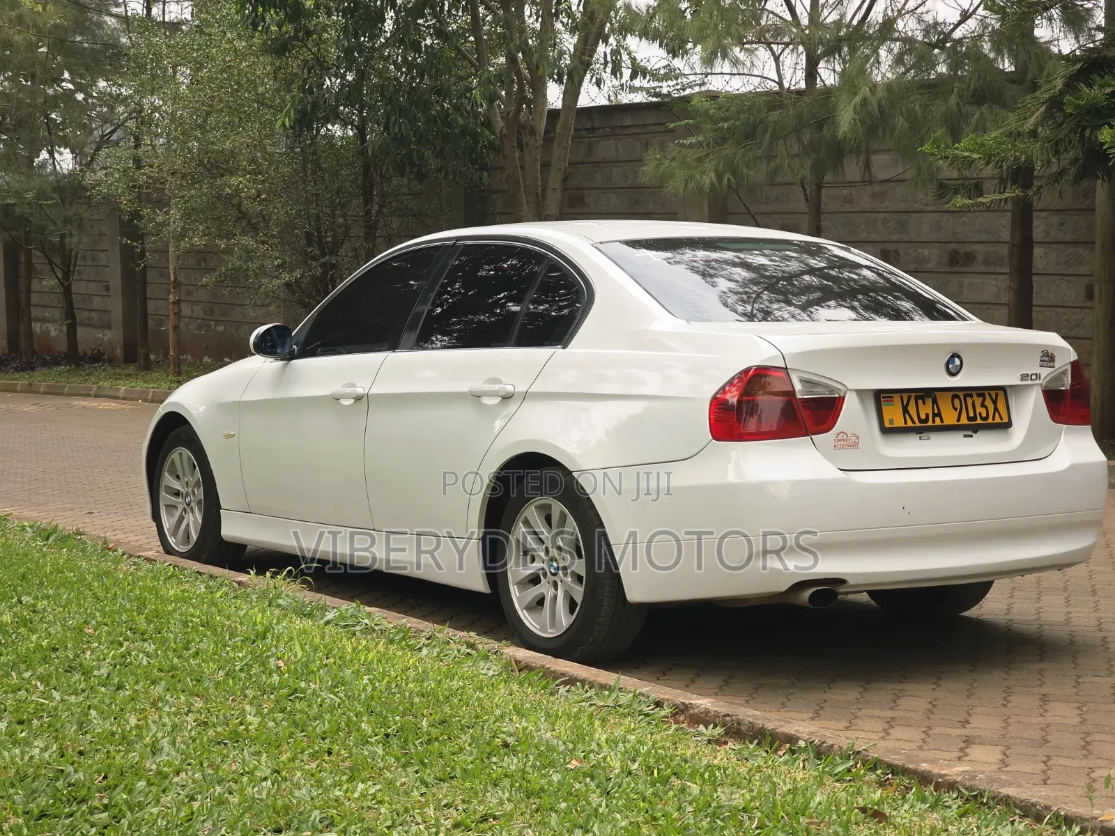 BMW 320i 2007 White