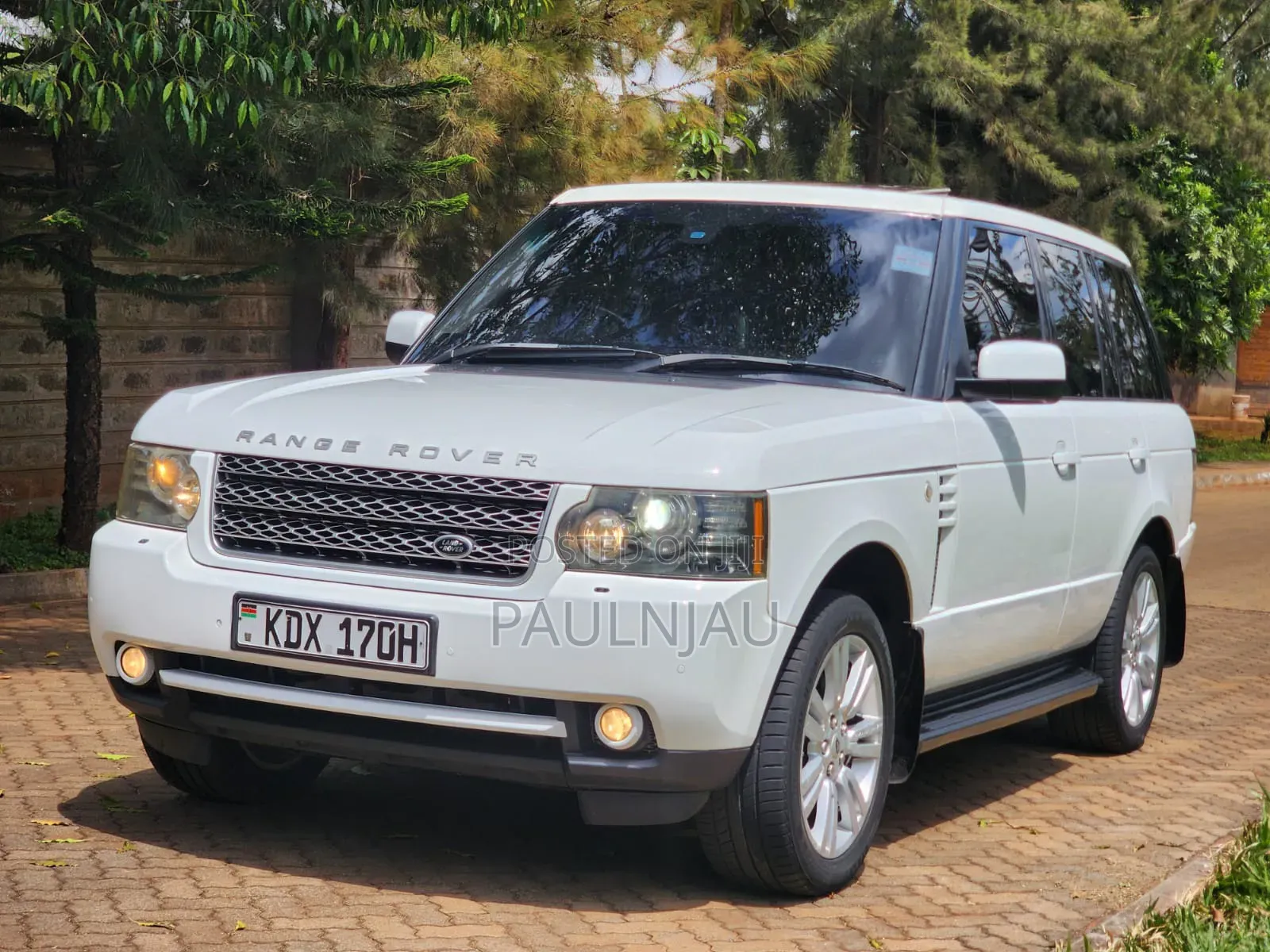 Land Rover Discovery 2010 White