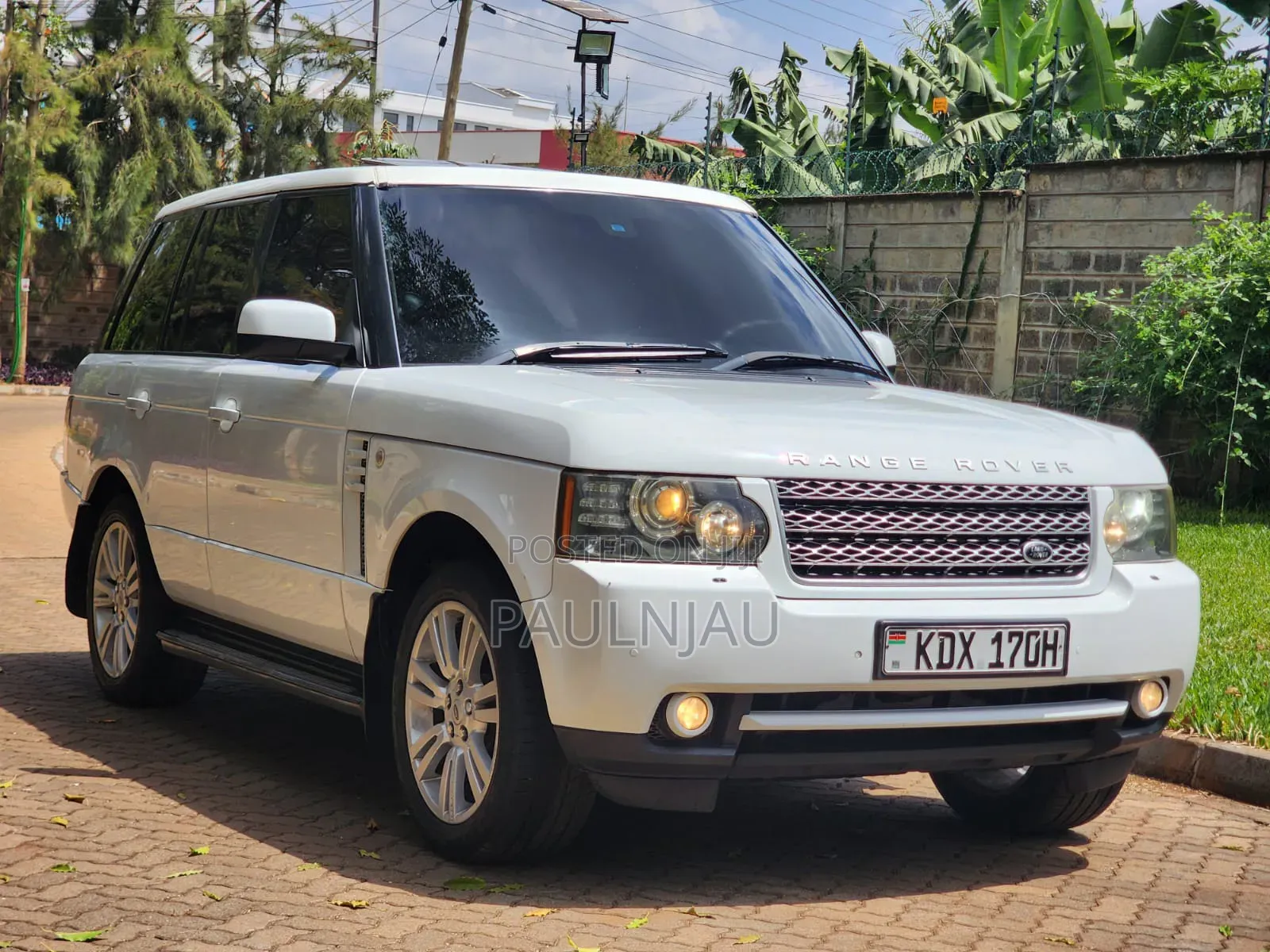 Land Rover Discovery 2010 White