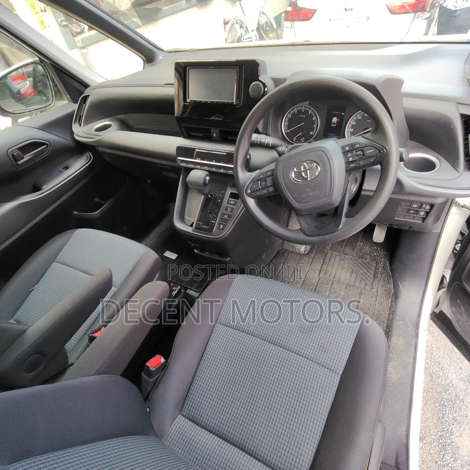 Toyota Noah 2022 White