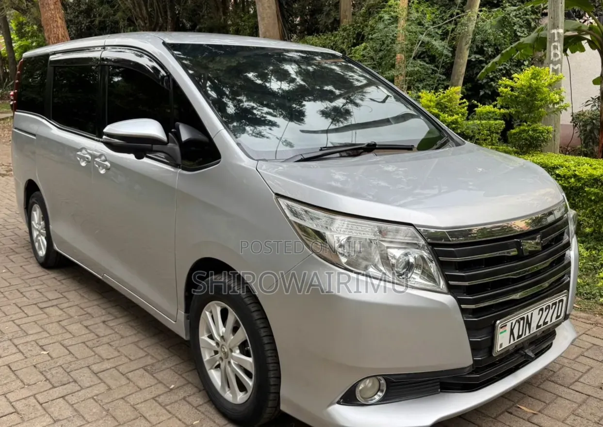Toyota Noah 2016 Silver