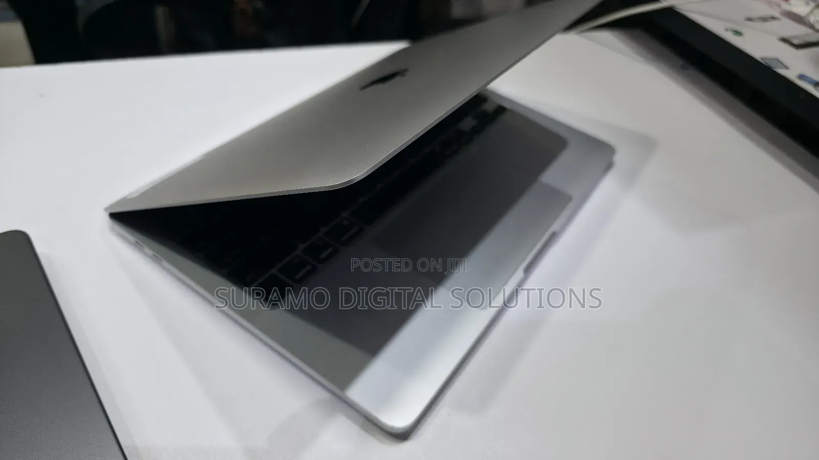 Laptop Apple MacBook Pro 2020 16GB Intel Core i7 SSD 512GB