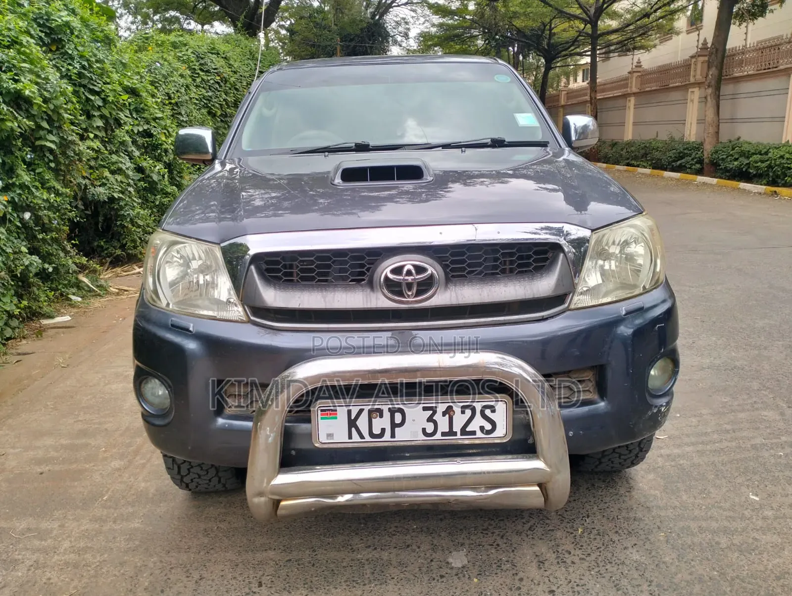 Toyota Hilux 2011 Gray