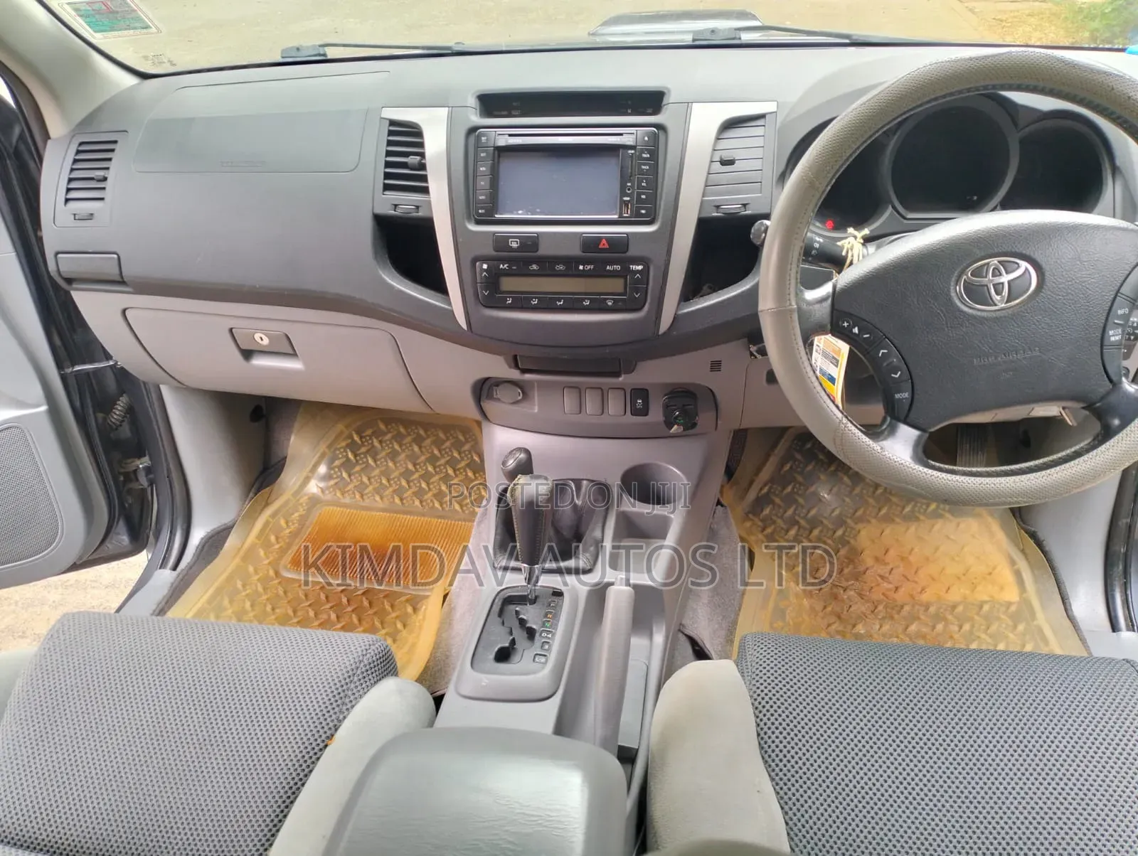 Toyota Hilux 2011 Gray