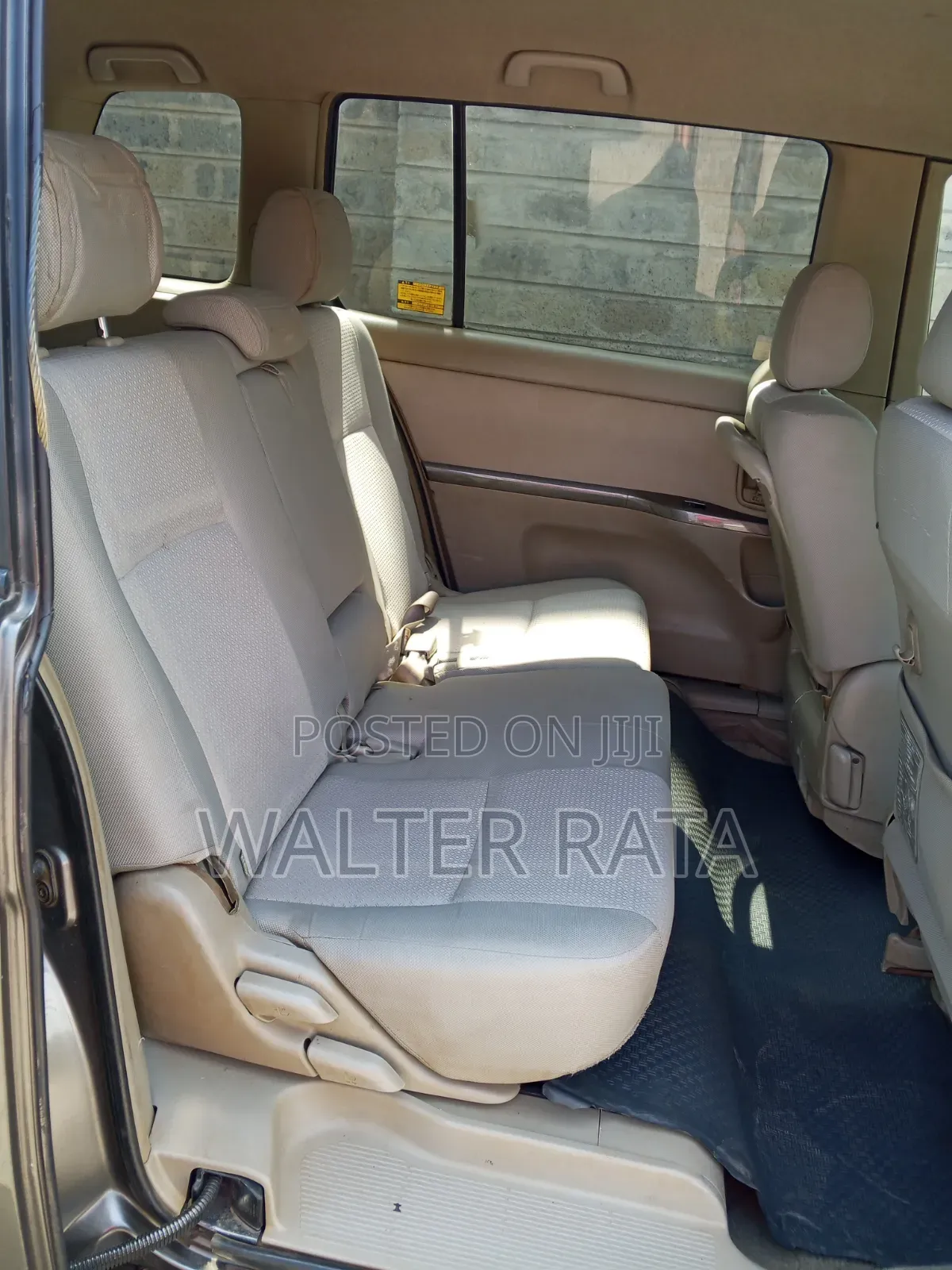 Toyota ISIS 2008 Gray
