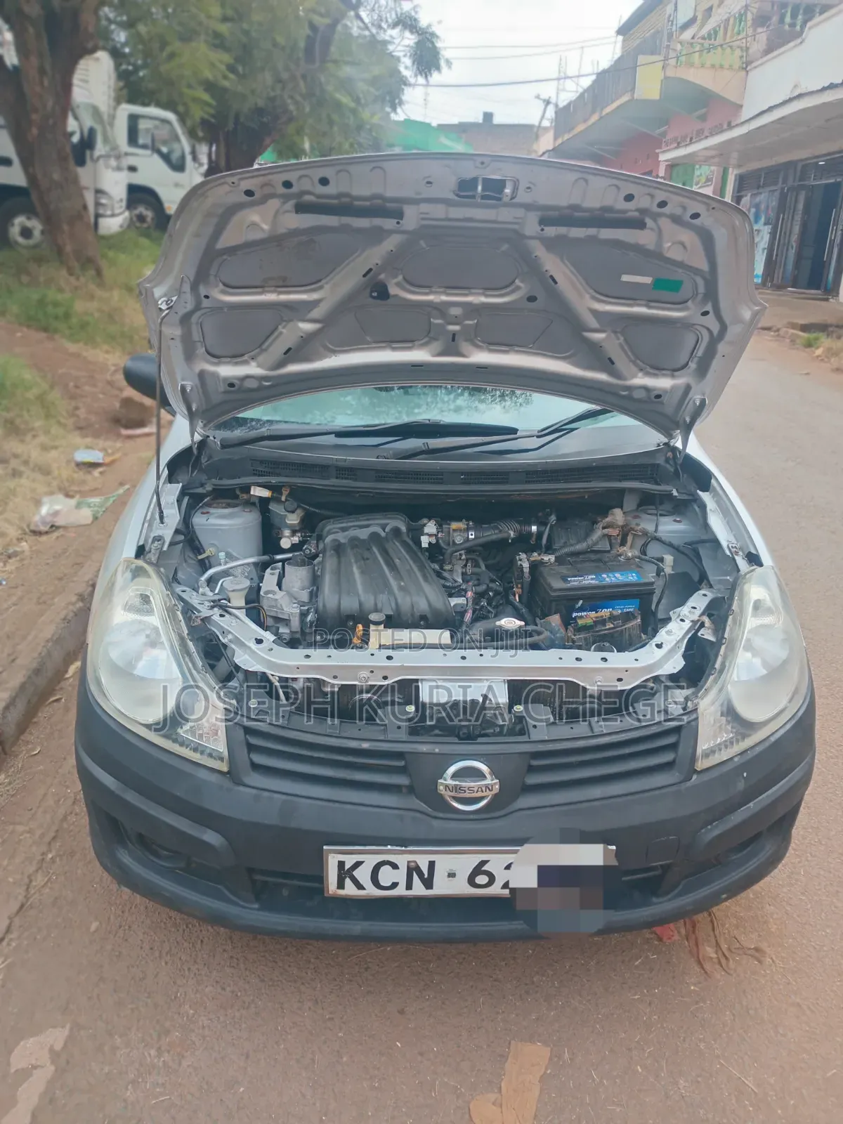 Nissan Advan 2010 Silver