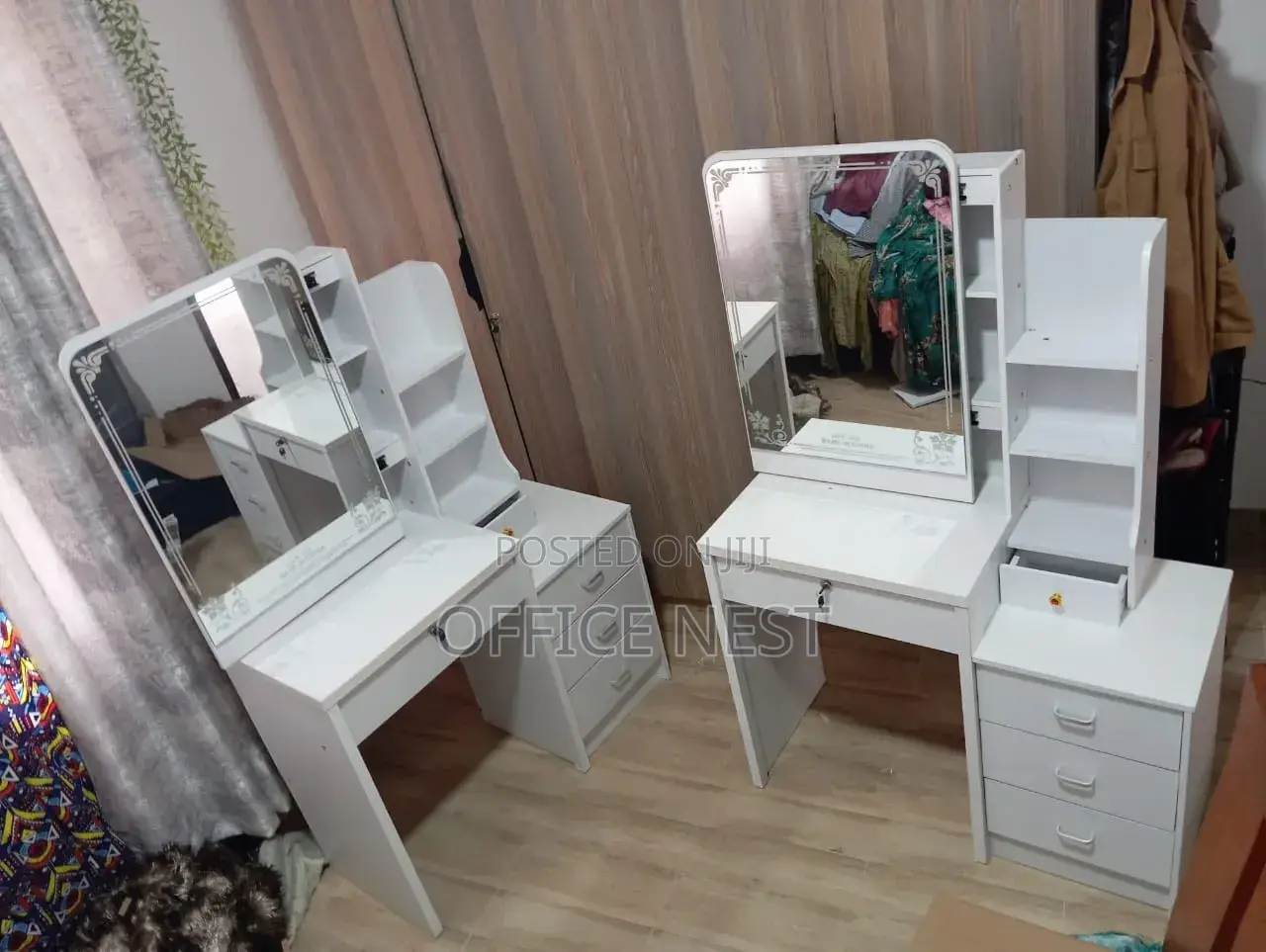 Modern Dressing Desk With Sliding Mirror