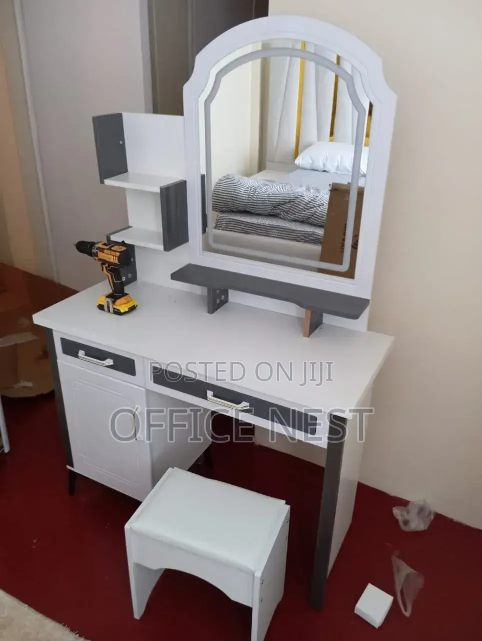 Modern Dressing Desk With Sliding Mirror