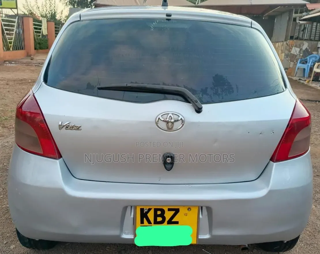 Toyota Vitz 2007 Silver