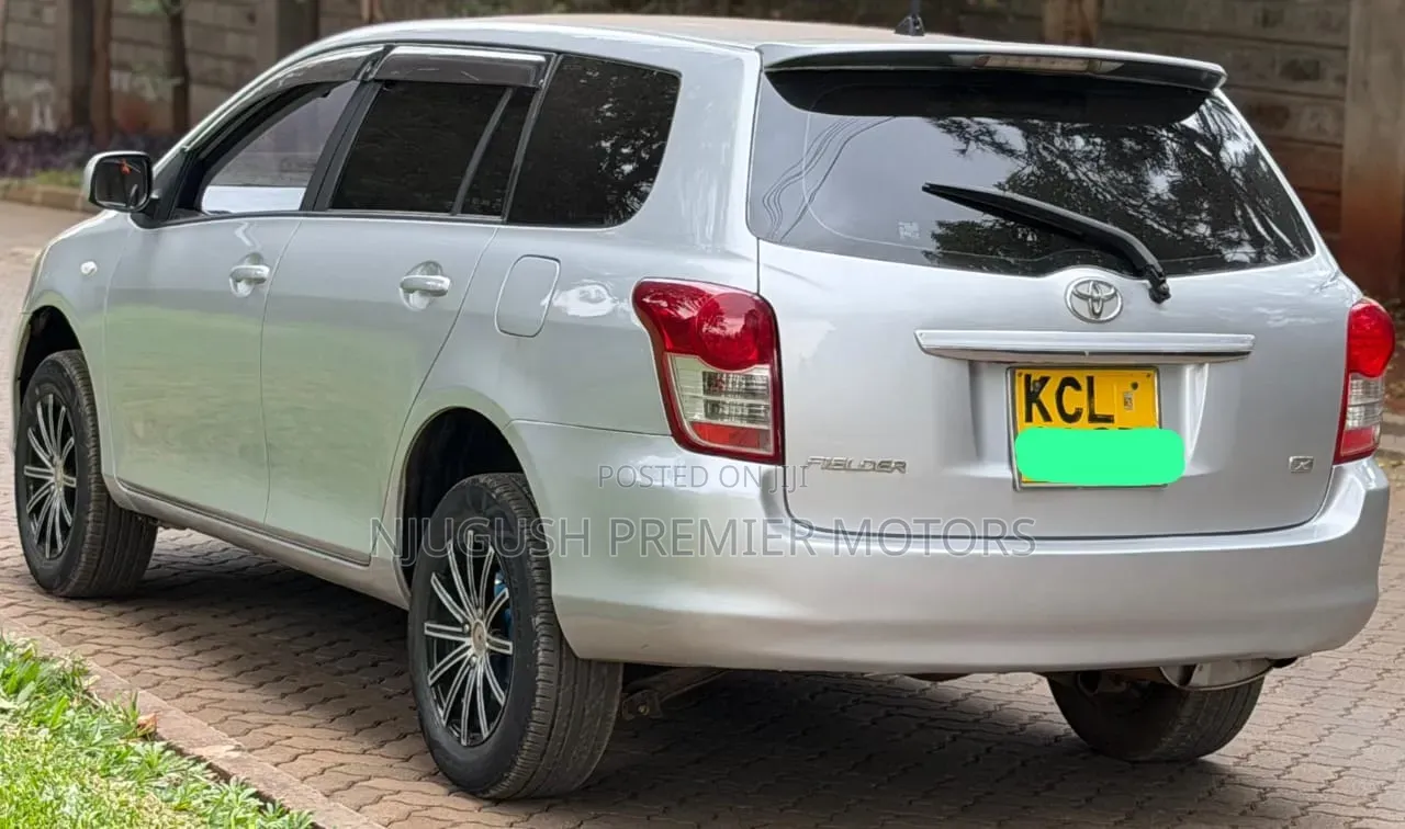 Toyota Corolla Fielder 2011 Silver