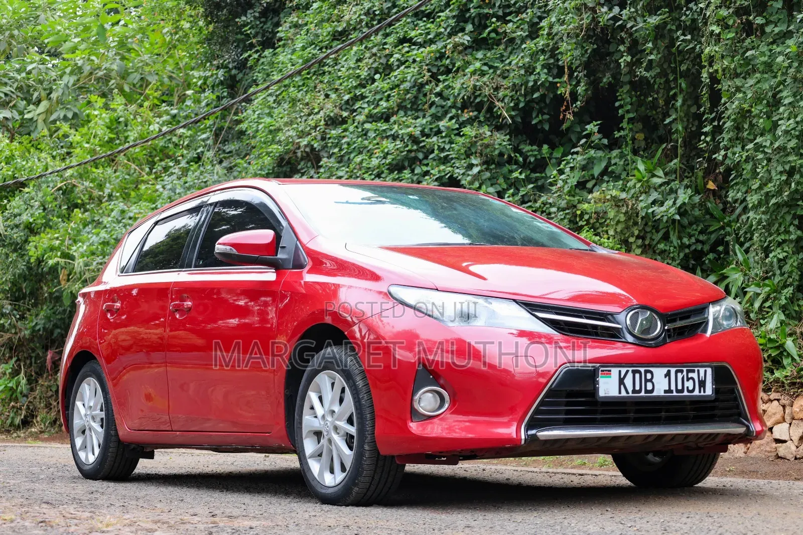 Toyota Auris 2013 Red
