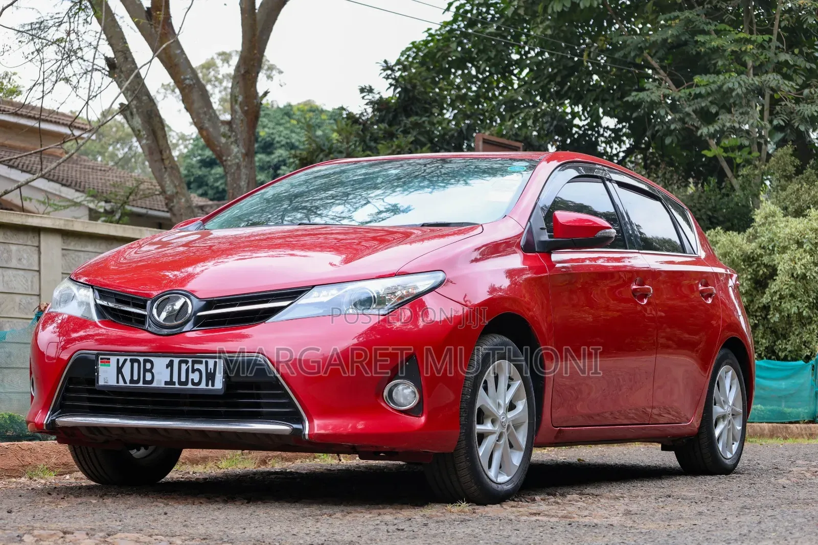 Toyota Auris 2013 Red