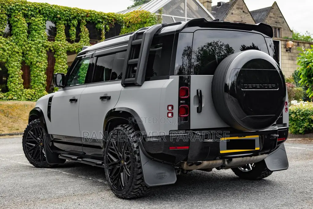 Land Rover Defender 2024 Gray